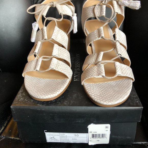 NWT-Expression off-white-taupe-gray sandals size 10 - Picture 6 of 7